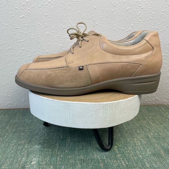 Sensible Leather Sneakers Size 7 EUC - Picture 1 of 9
